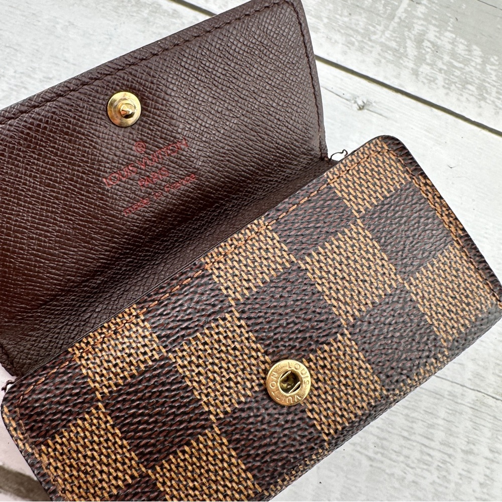 AUTHENTIC Louis Vuitton key holder. - Picture 4 of 12